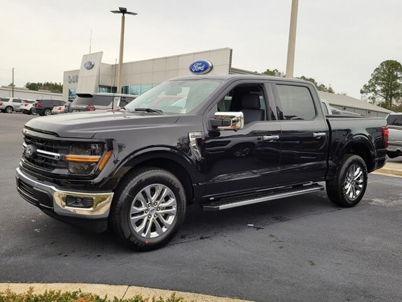 2025 Ford F-150 XLT photo 3
