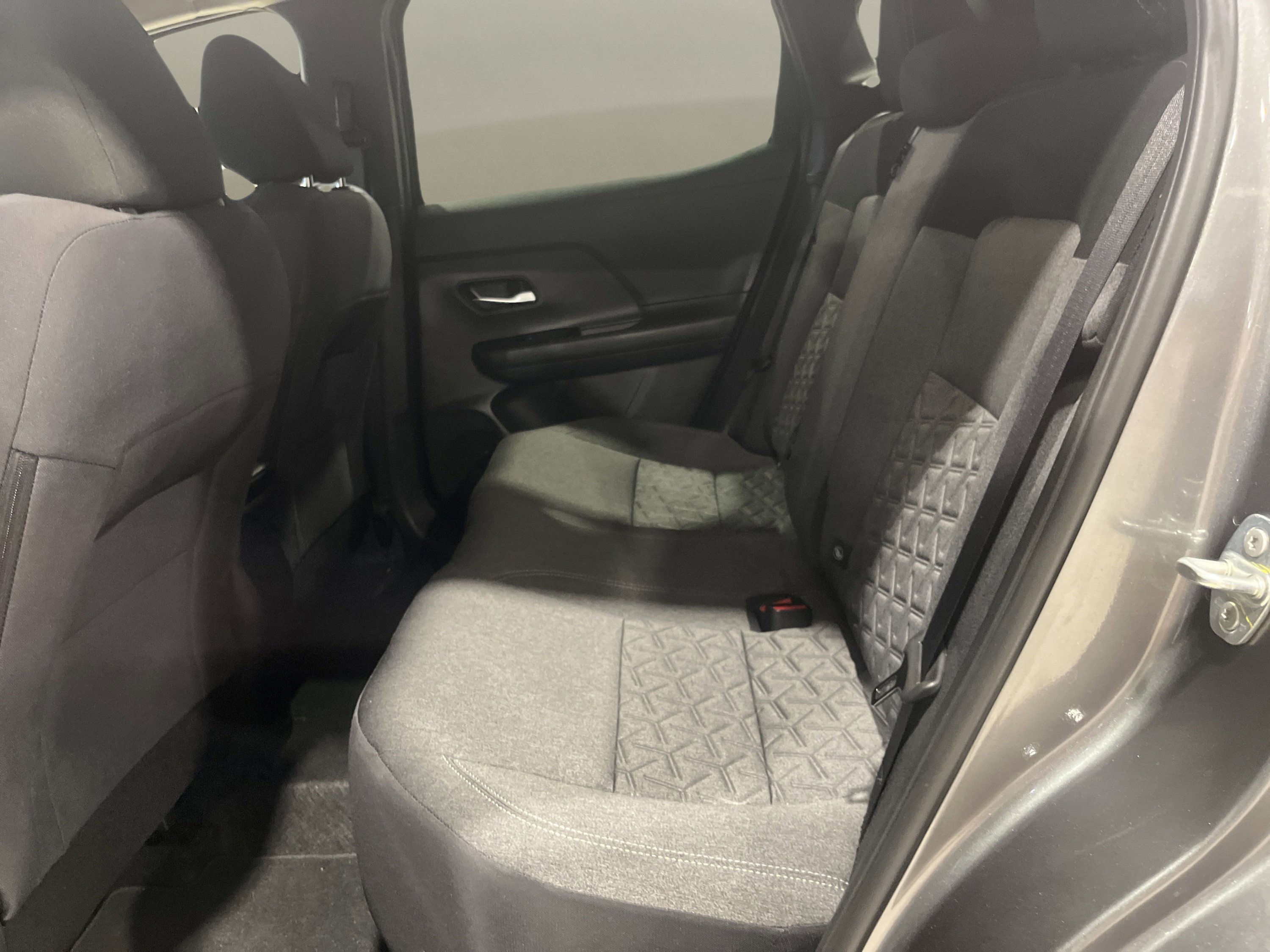 2025 Nissan Kicks SV photo 10