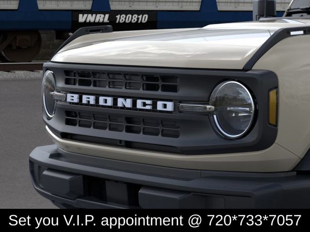 2025 Ford Bronco Base photo 16