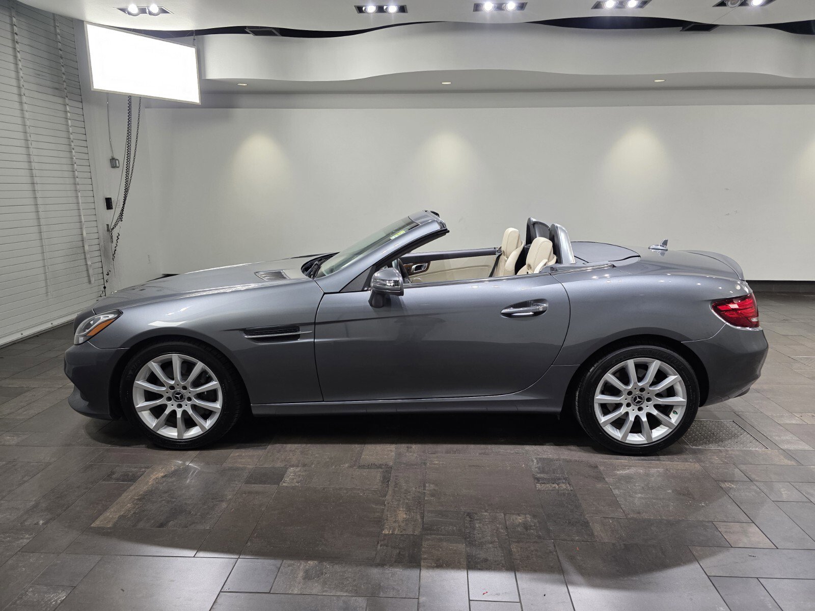 2018 Mercedes Benz SLC 300 photo 3