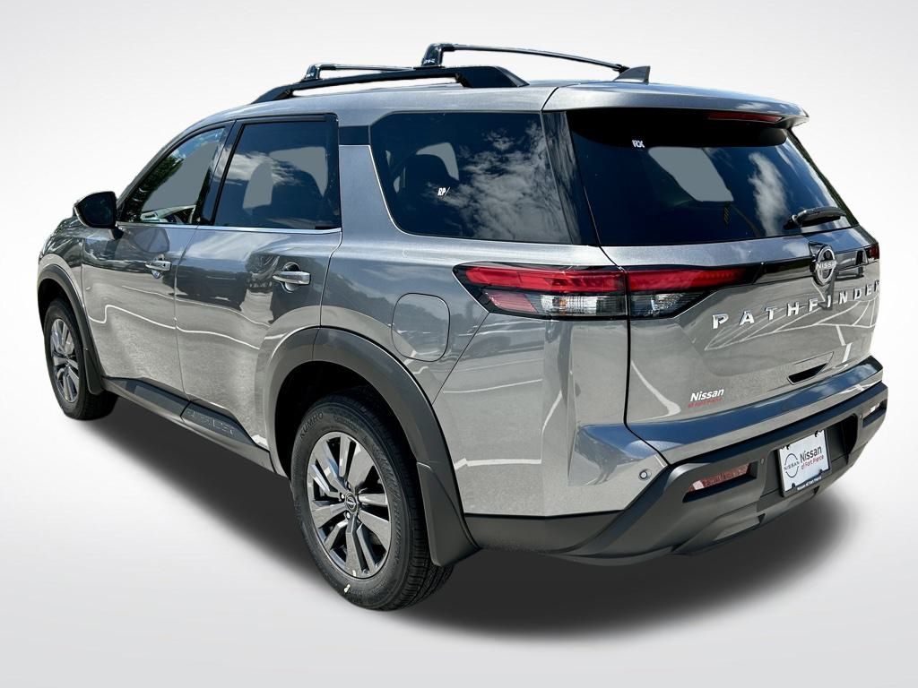2025 Nissan Pathfinder SV photo 4