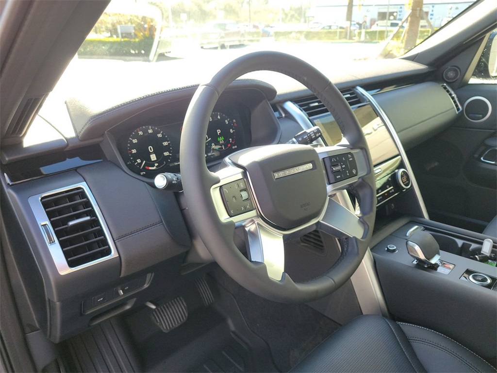 2025 Land Rover Discovery S photo 23