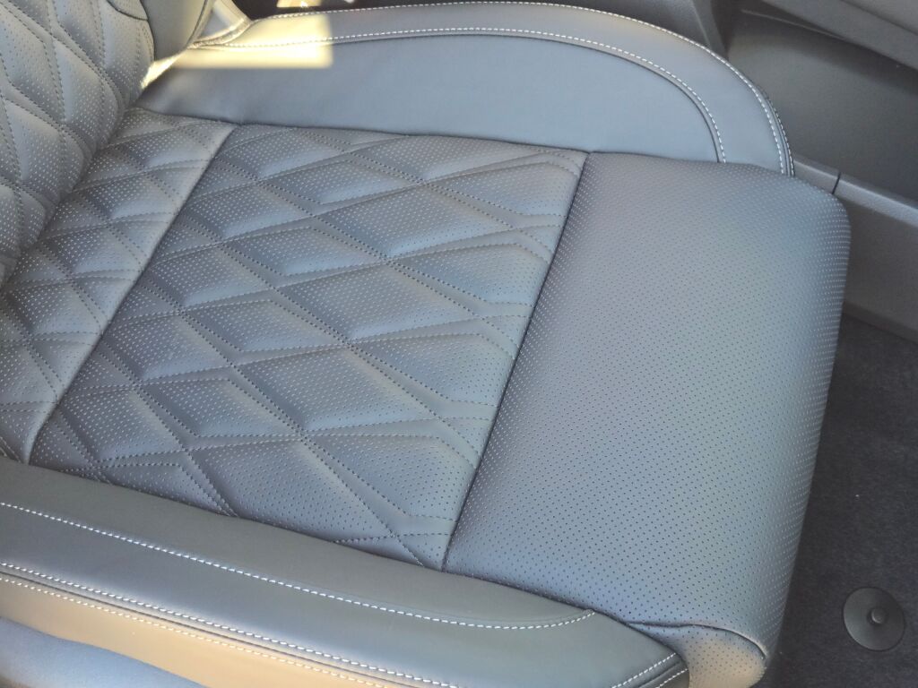 2026 Nissan Rogue Platinum photo 2