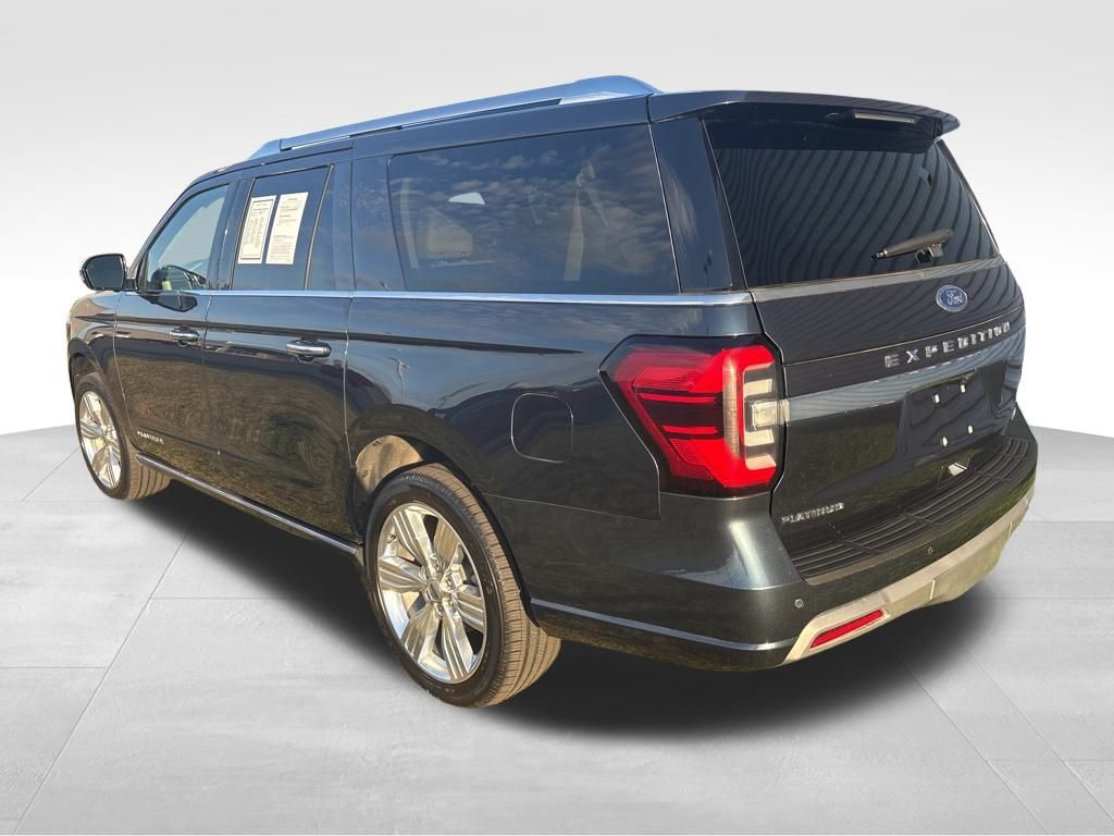 2022 Ford Expedition MAX Platinum photo 2