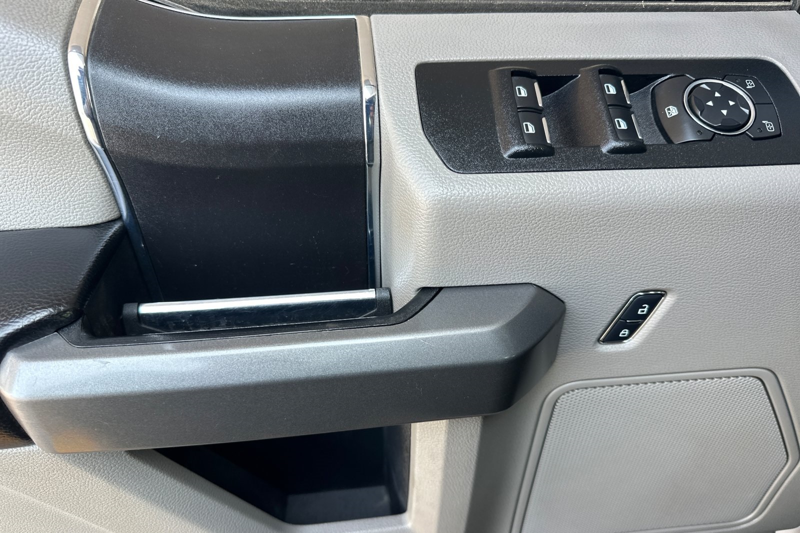 2017 Ford F-150 XLT photo 8