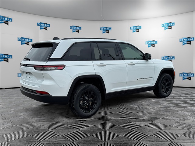 2025 Jeep Grand Cherokee Laredo Altitude photo 4