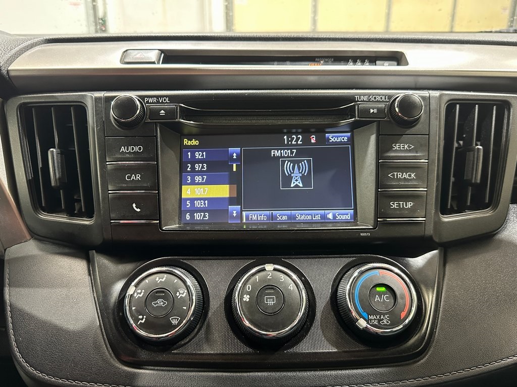 2018 Toyota RAV4 LE photo 14