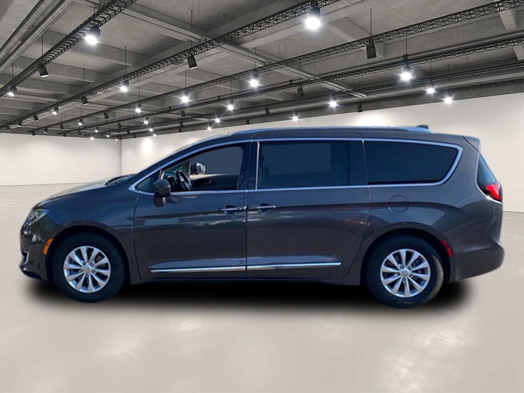 2019 Chrysler Pacifica Touring L photo 4