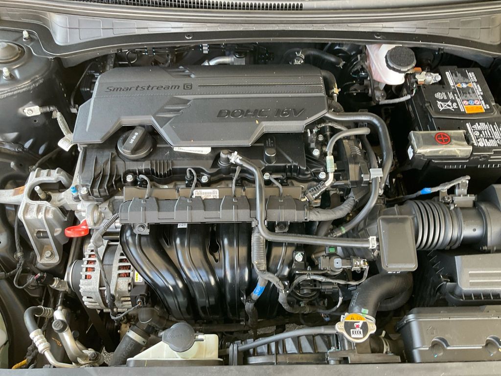 2022 Hyundai Elantra SEL photo 29