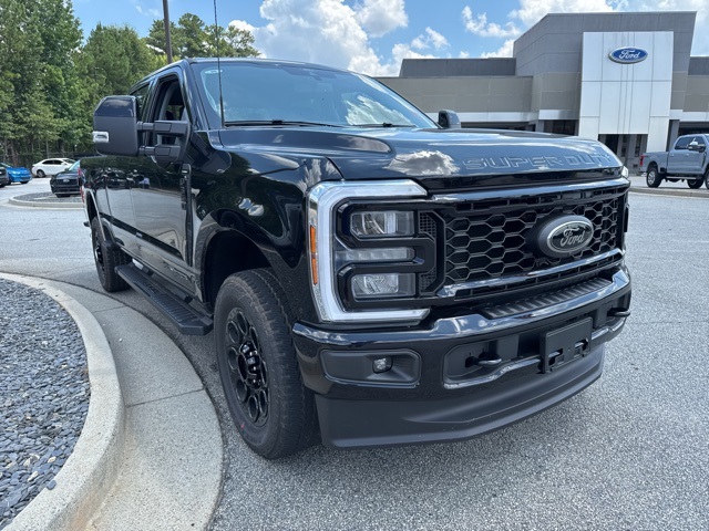 2025 Ford F-350 photo 3