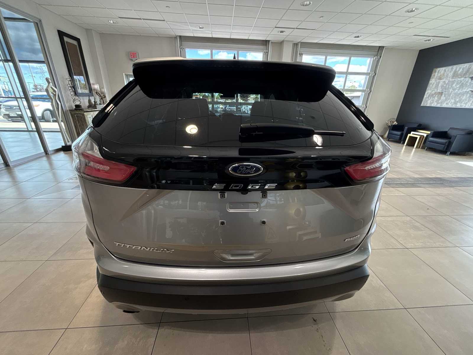 2024 Ford Edge Titanium photo 4