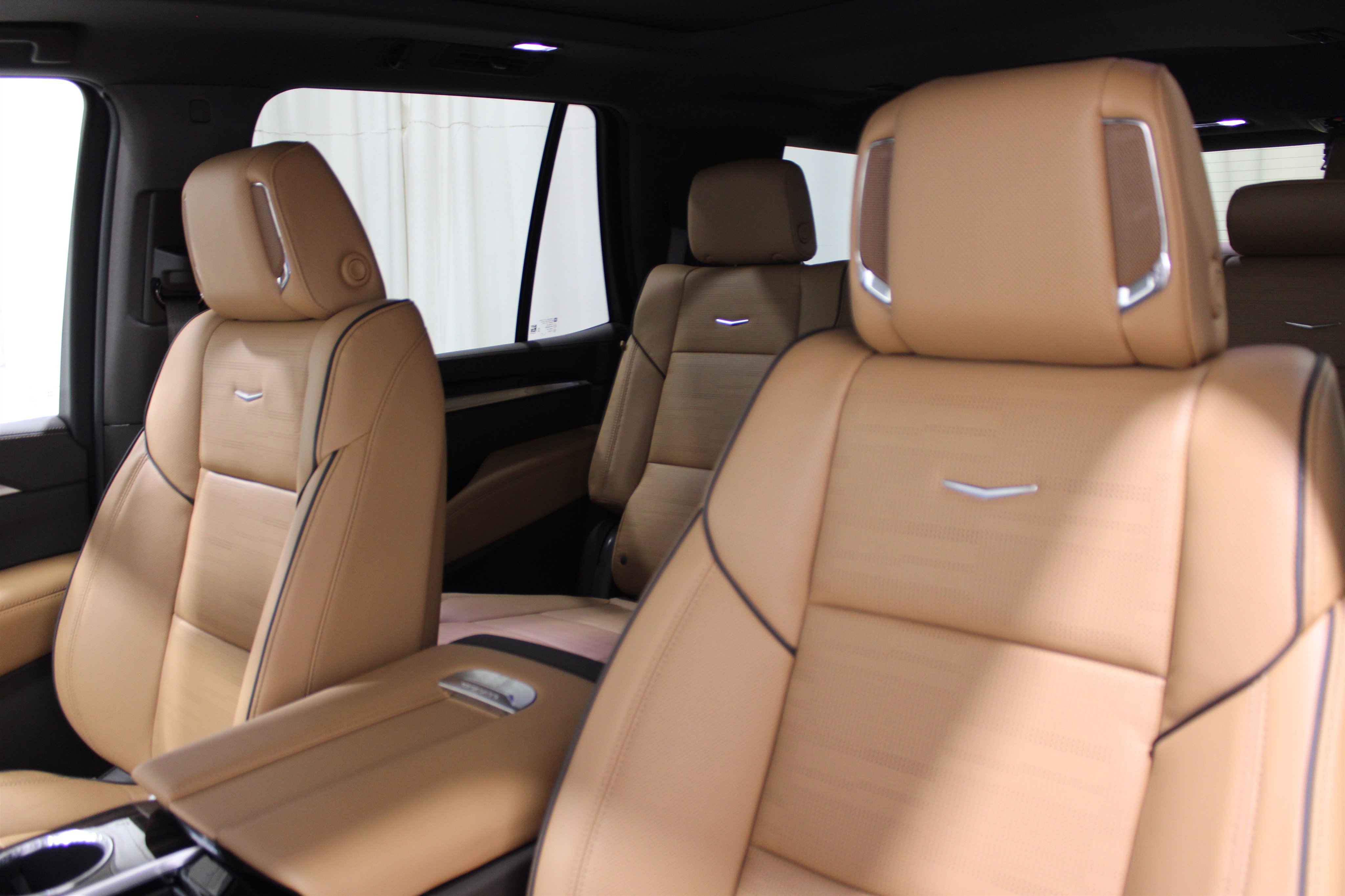 2025 Cadillac Escalade Premium Luxury photo 4