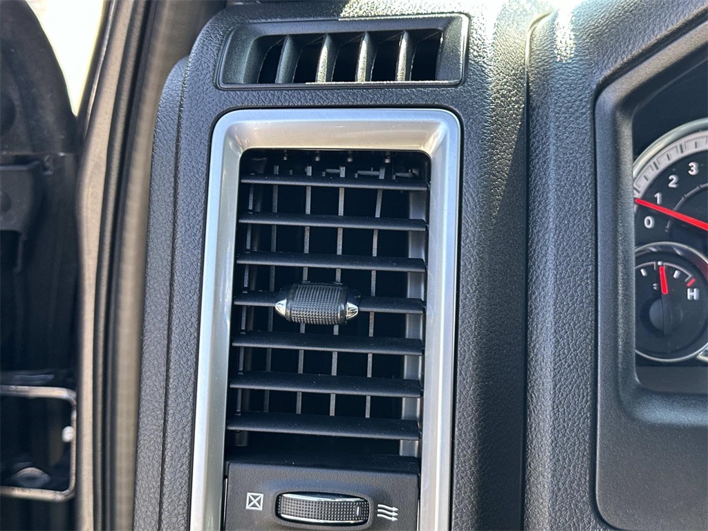 2022 Ram 1500 Classic Warlock photo 23