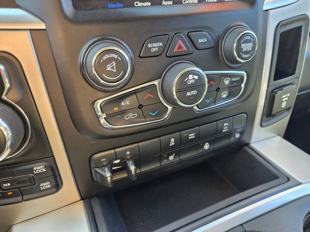 2019 Ram 1500 Classic SLT photo 19