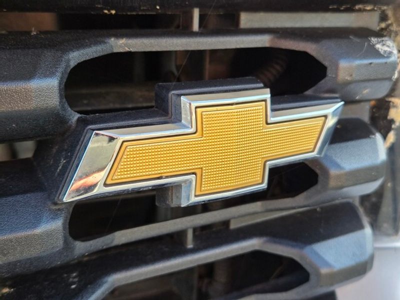 2022 Chevrolet Silverado 1500 Custom photo 2