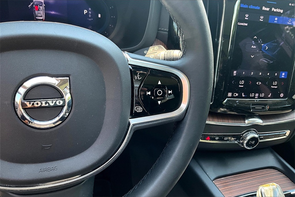 2023 Volvo XC60 B5 Ultimate photo 12