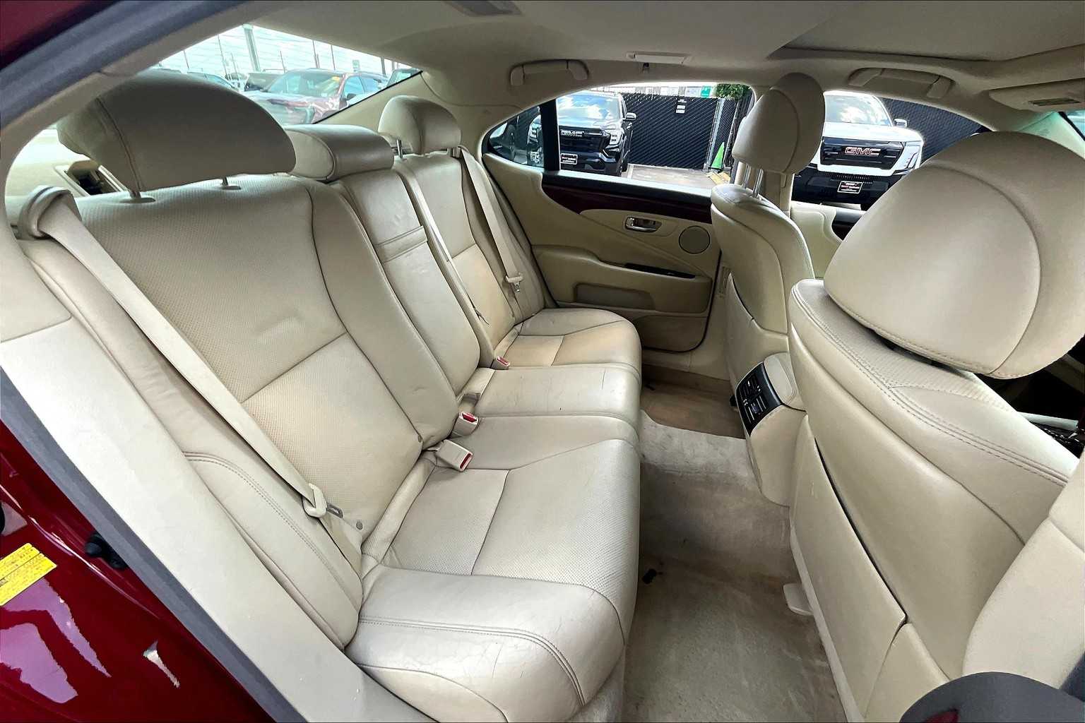 2010 Lexus LS 460 Luxury photo 18