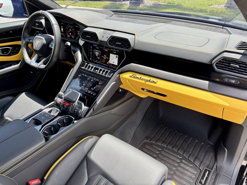 2024 Lamborghini Urus S photo 19