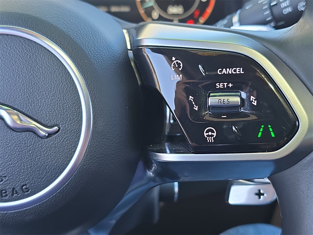 2025 Jaguar F-PACE P400 R-Dynamic S photo 18
