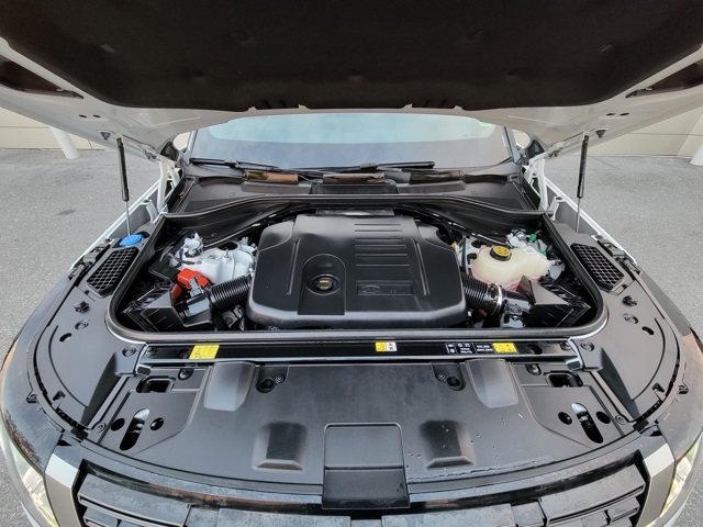 2025 Land Rover Range Rover SE photo 12