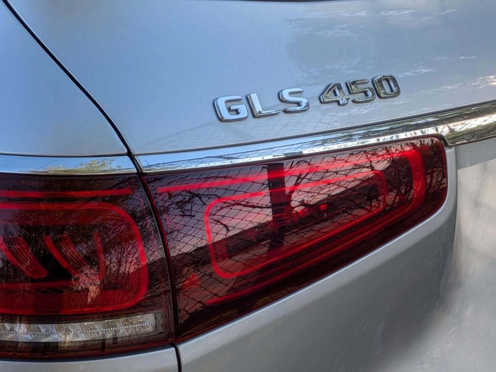 2023 Mercedes Benz GLS 450 4MATIC photo 3