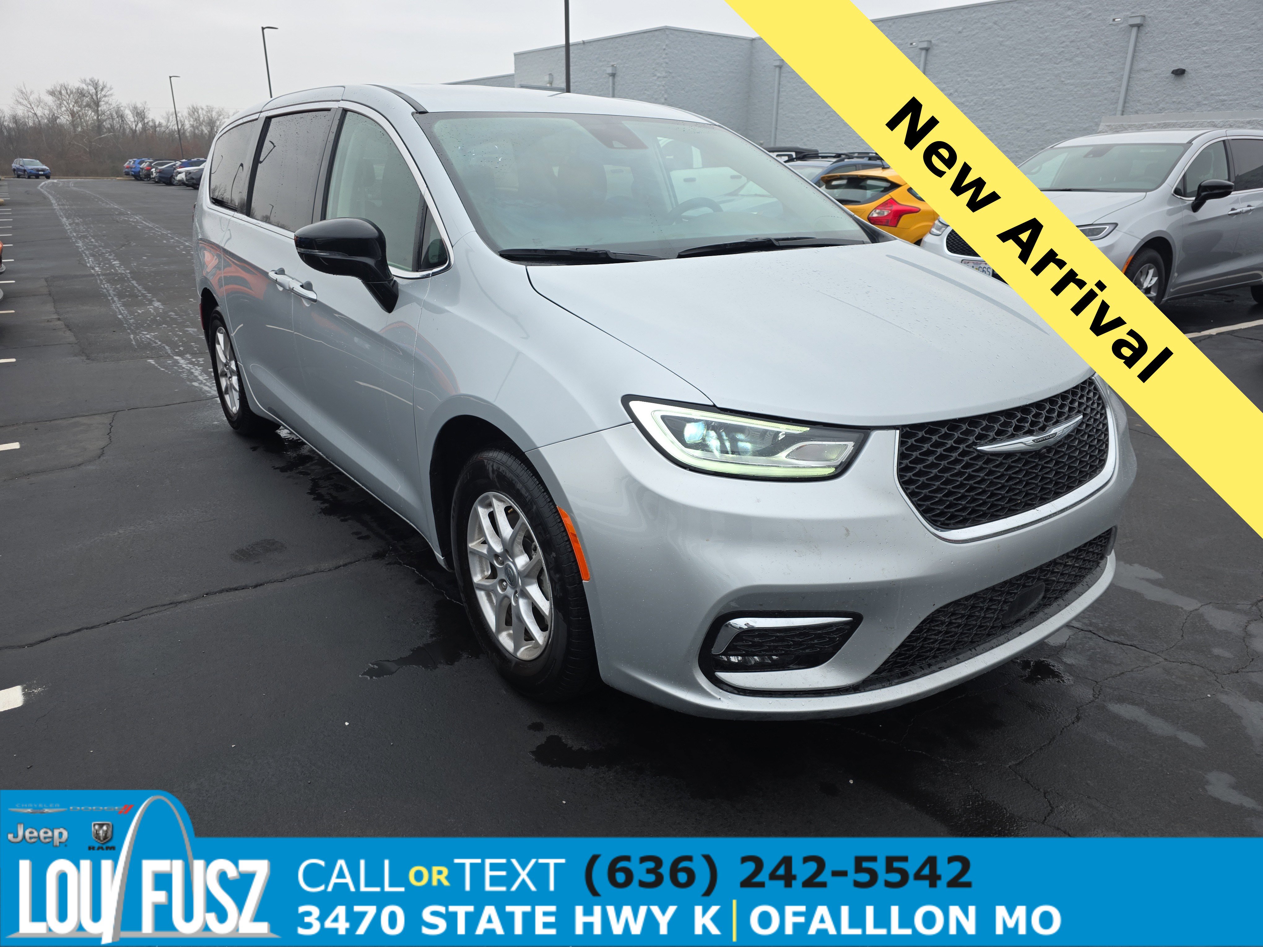 2024 Chrysler Pacifica Touring L's photo