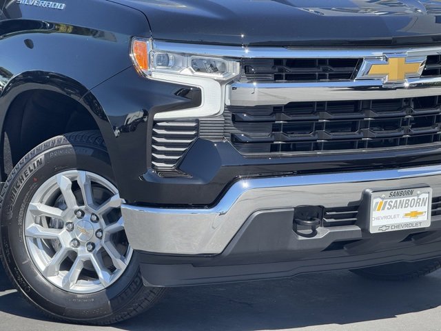 2025 Chevrolet Silverado 1500 LT photo 2