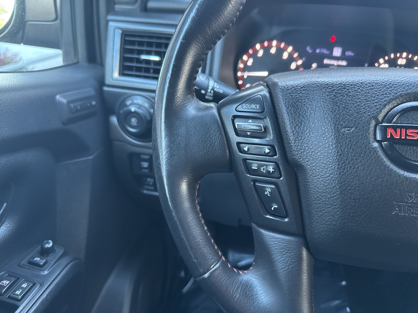 2021 Nissan Titan PRO-4X photo 29