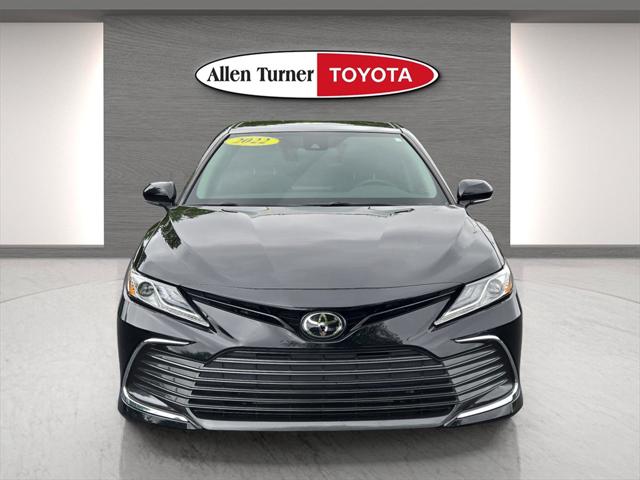 2022 Toyota Camry XLE photo 2