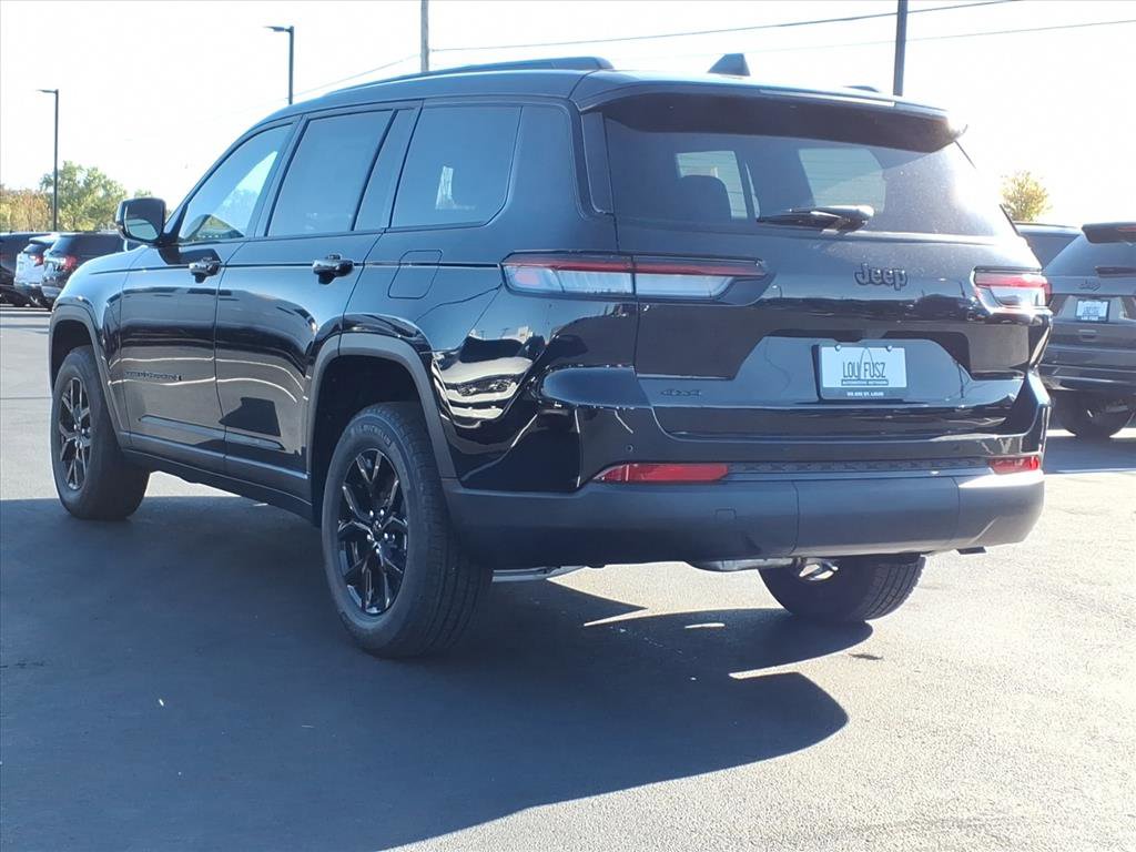 2025 Jeep Grand Cherokee Altitude photo 4