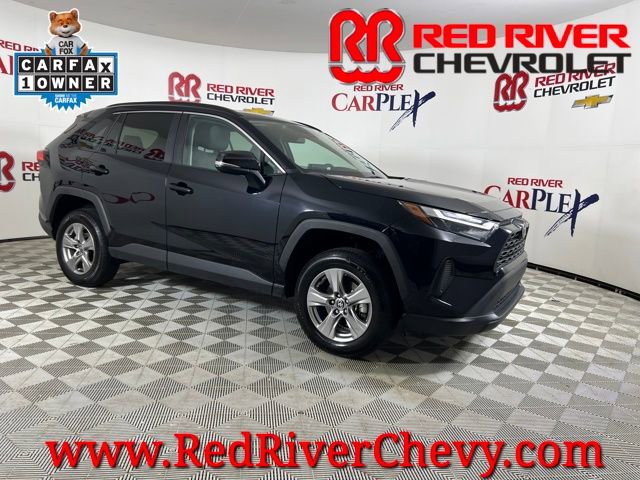 2024 Toyota RAV4 XLE's photo