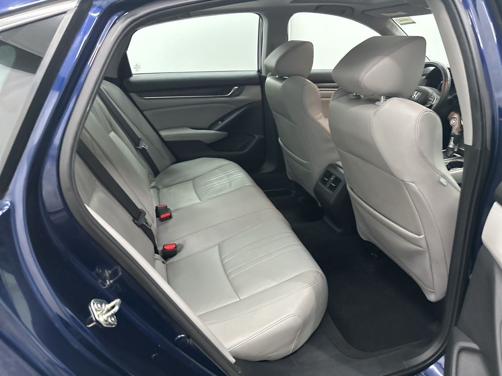 2018 Honda Accord Touring photo 17