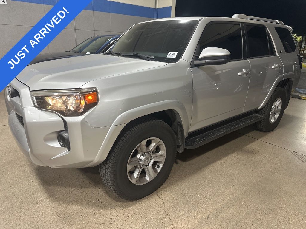 2016 Toyota 4Runner SR5's photo