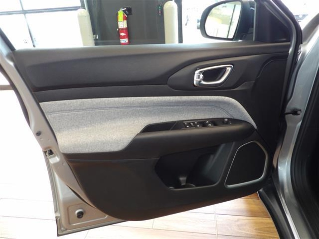 2022 Jeep Compass Latitude photo 22
