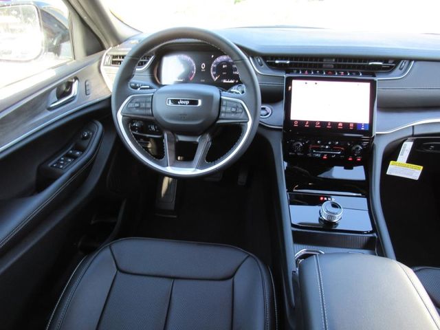 2025 Jeep Grand Cherokee Limited photo 12