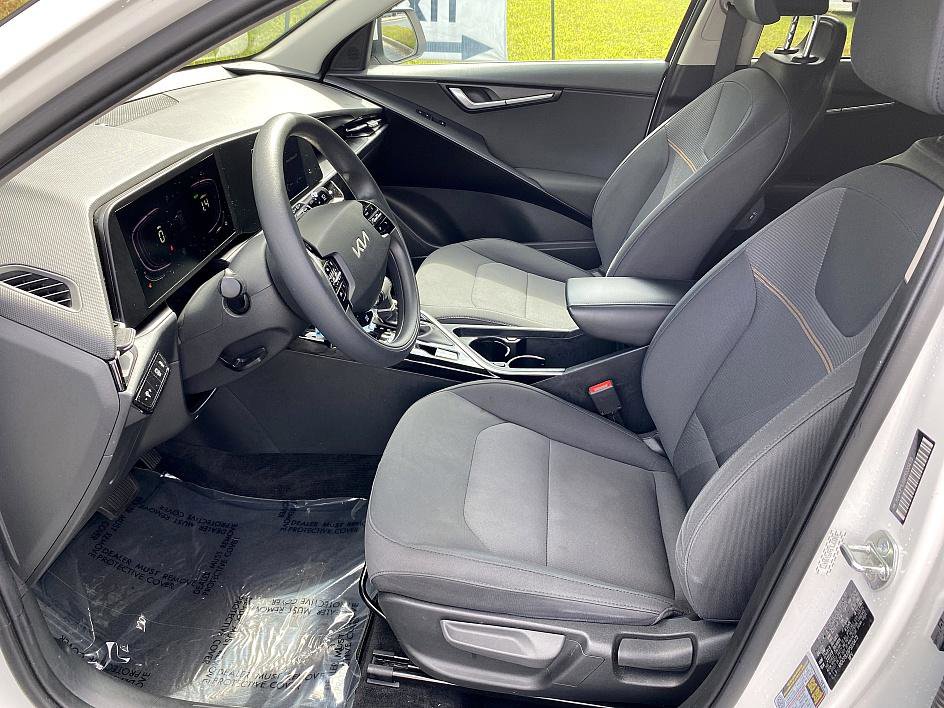 2023 Kia Niro LX photo 9
