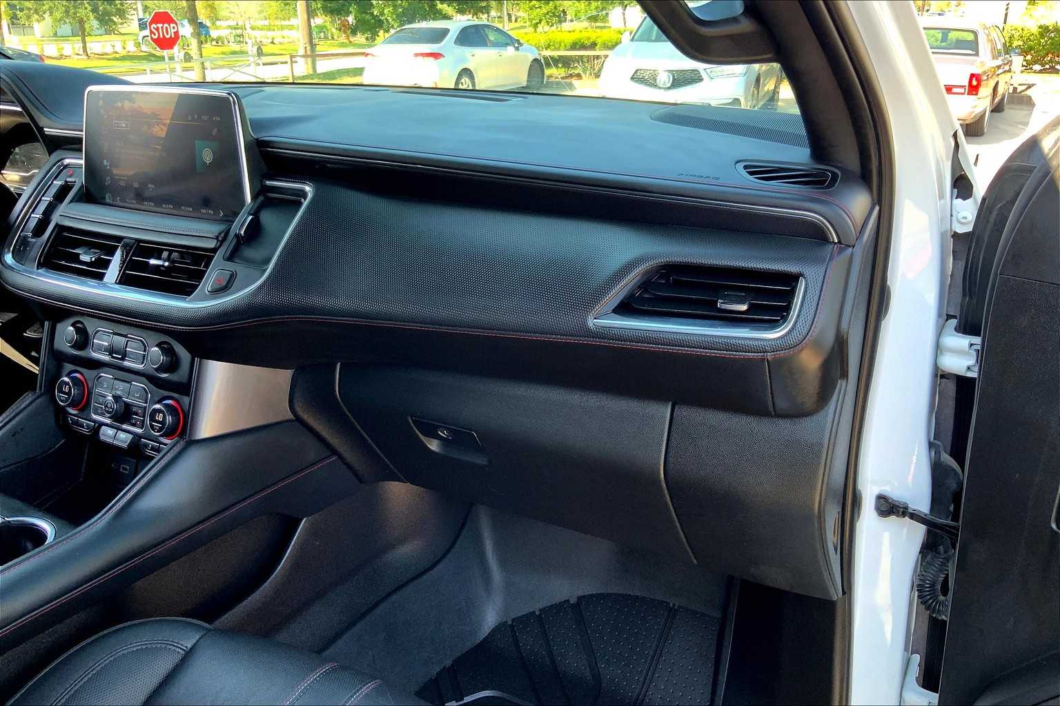 2023 Chevrolet Suburban RST photo 18