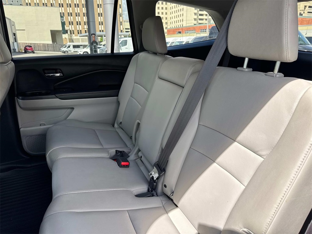 2017 Honda Pilot EX-L photo 14