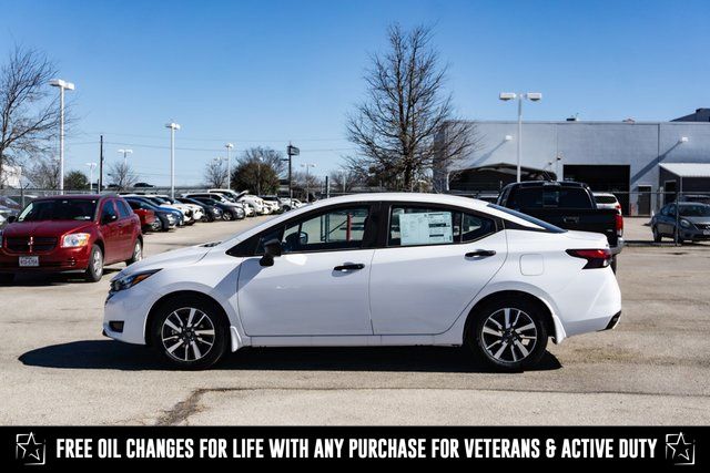 2025 Nissan Versa S photo 4