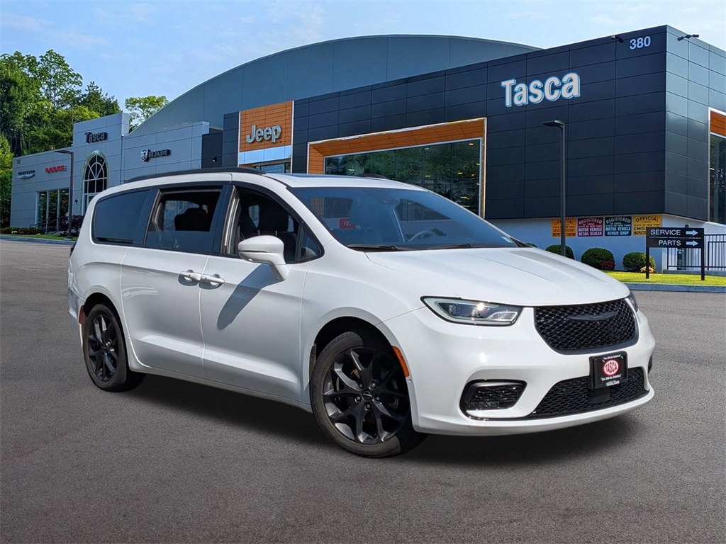 Used 2022 White Chrysler Limited image 1