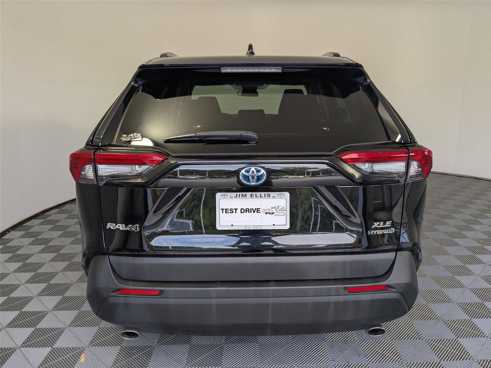 2024 Toyota RAV4 Hybrid XLE photo 22