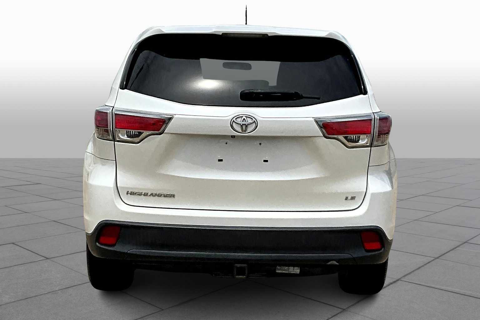 Used 2015 Toyota Highlander LE with VIN 5TDZARFH5FS010101 for sale in Richmond, TX