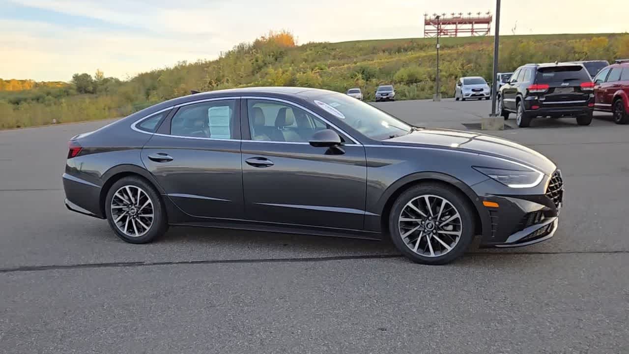 2022 Hyundai Sonata Limited photo 2