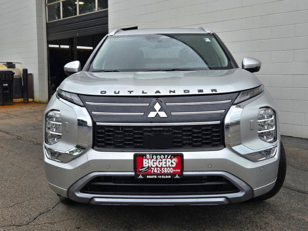 2025 Mitsubishi Outlander SEL photo 3