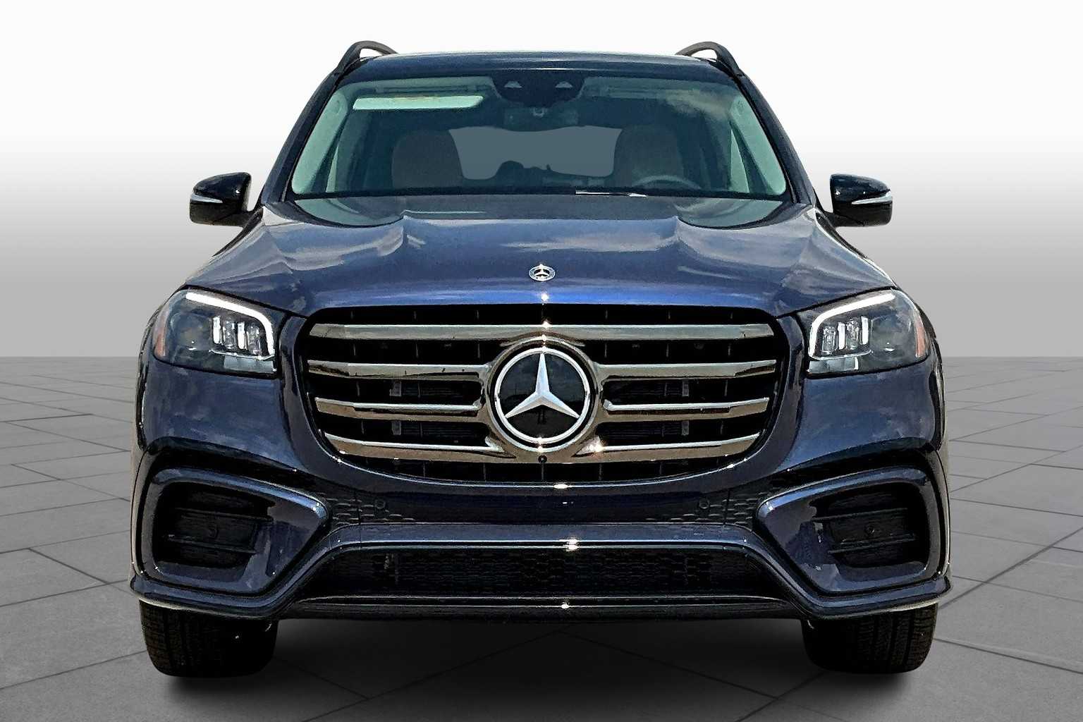 2026 Mercedes Benz GLS 450 4MATIC photo 3