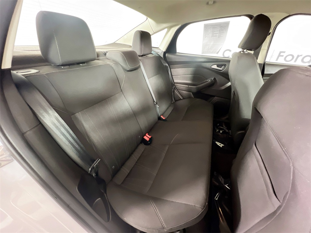 2016 Ford Focus SE photo 16