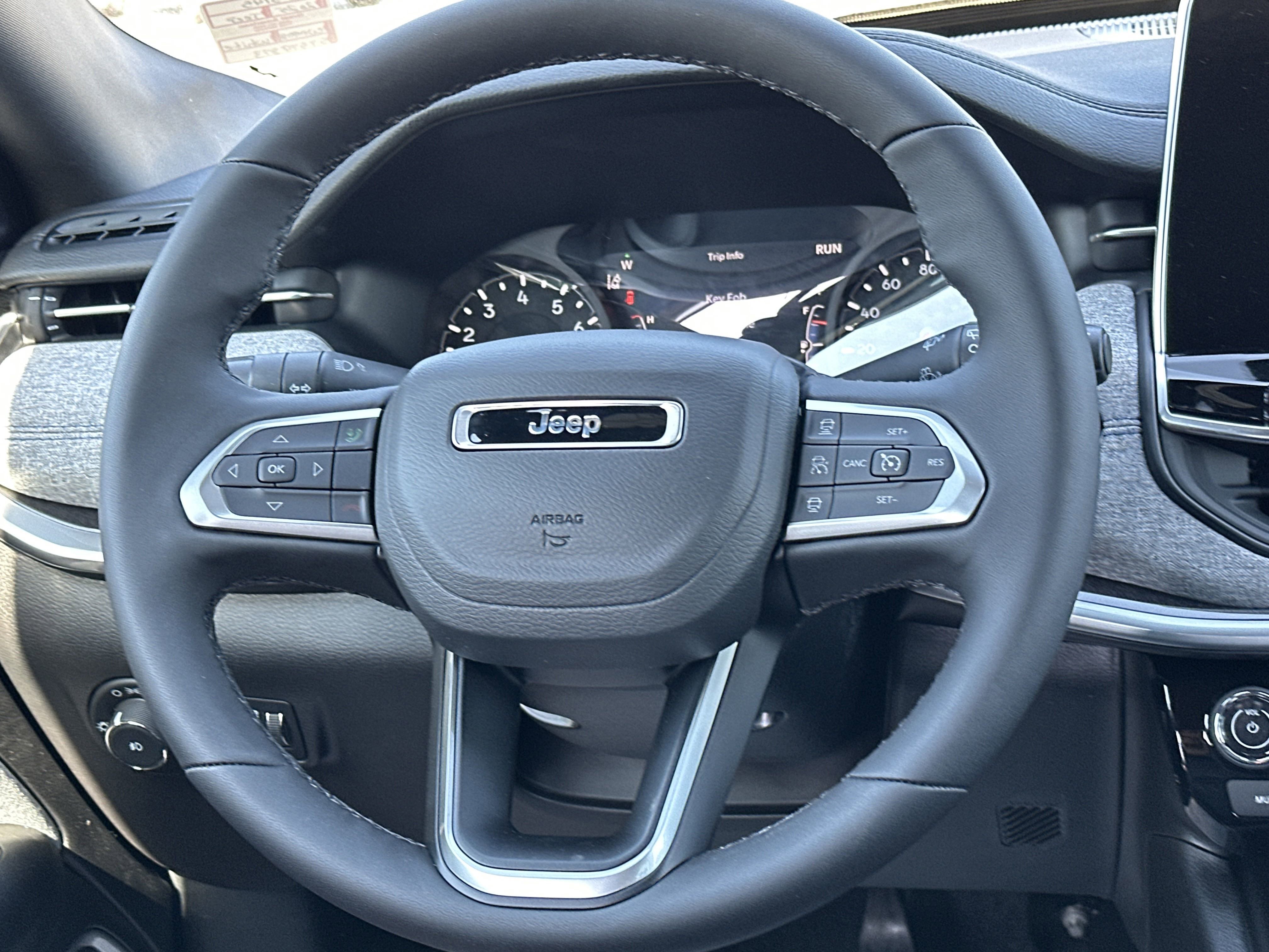 2025 Jeep Compass Latitude photo 3