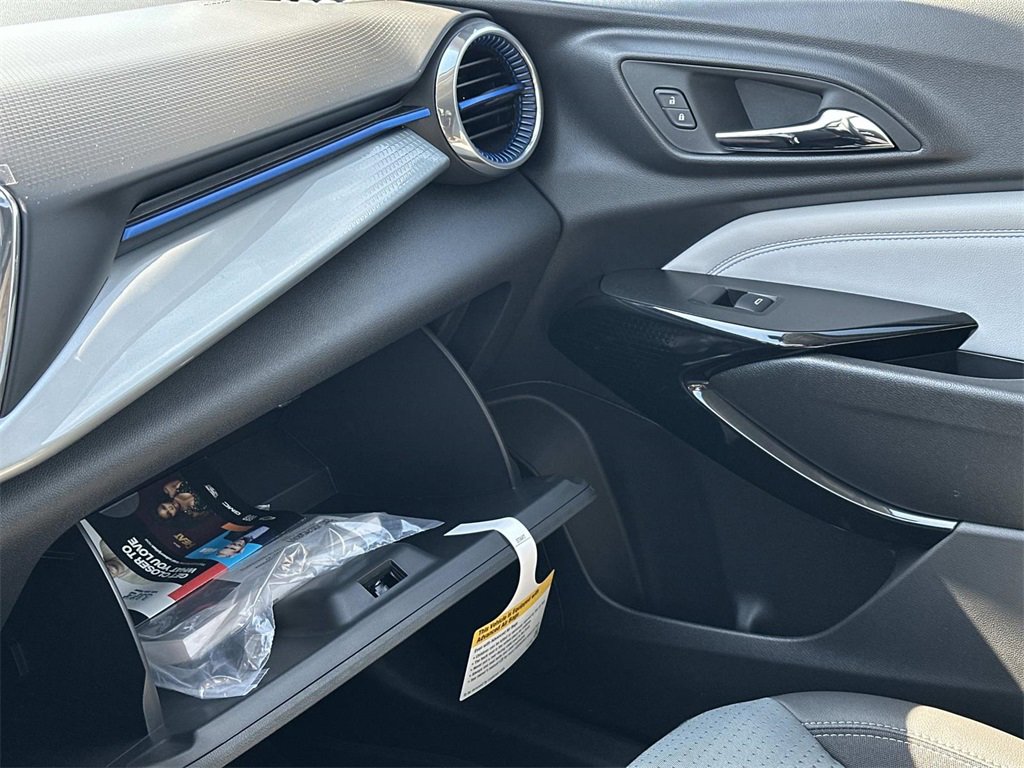 2025 Chevrolet Trax LT photo 22