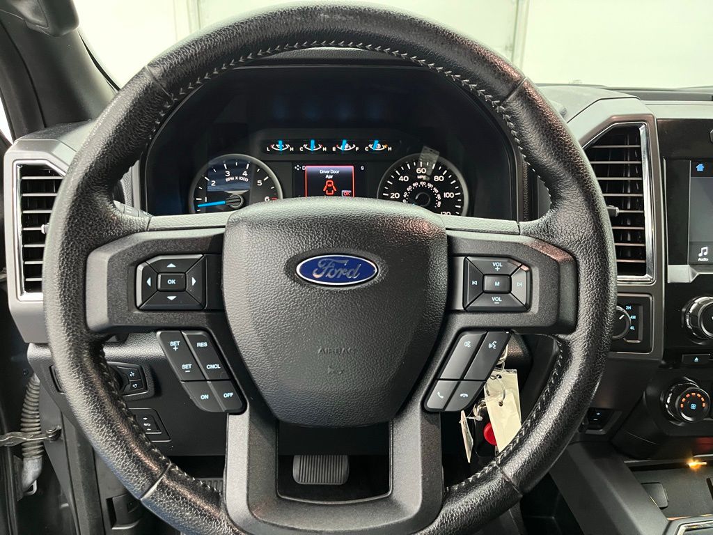 2016 Ford F-150 XLT photo 14