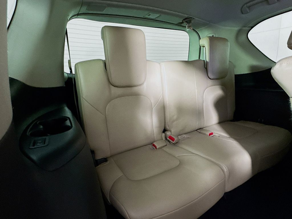 2017 Nissan Armada Platinum photo 31